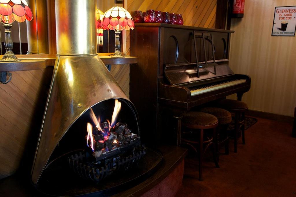 Tully'S Hotel Castlerea Eksteriør bilde