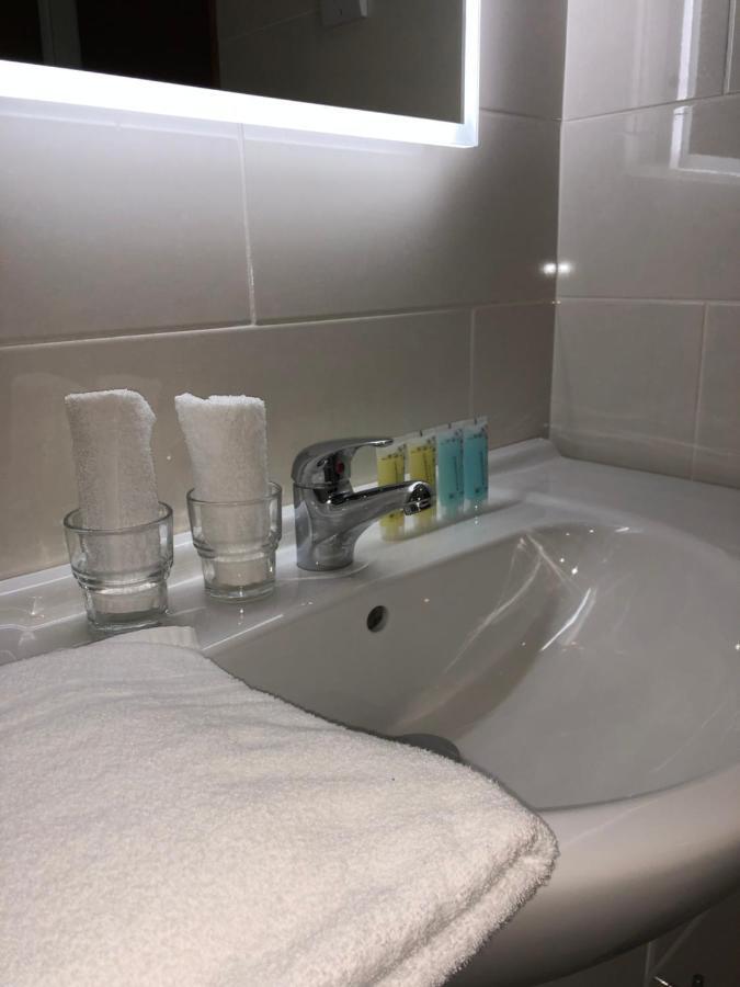 Tully'S Hotel Castlerea Eksteriør bilde